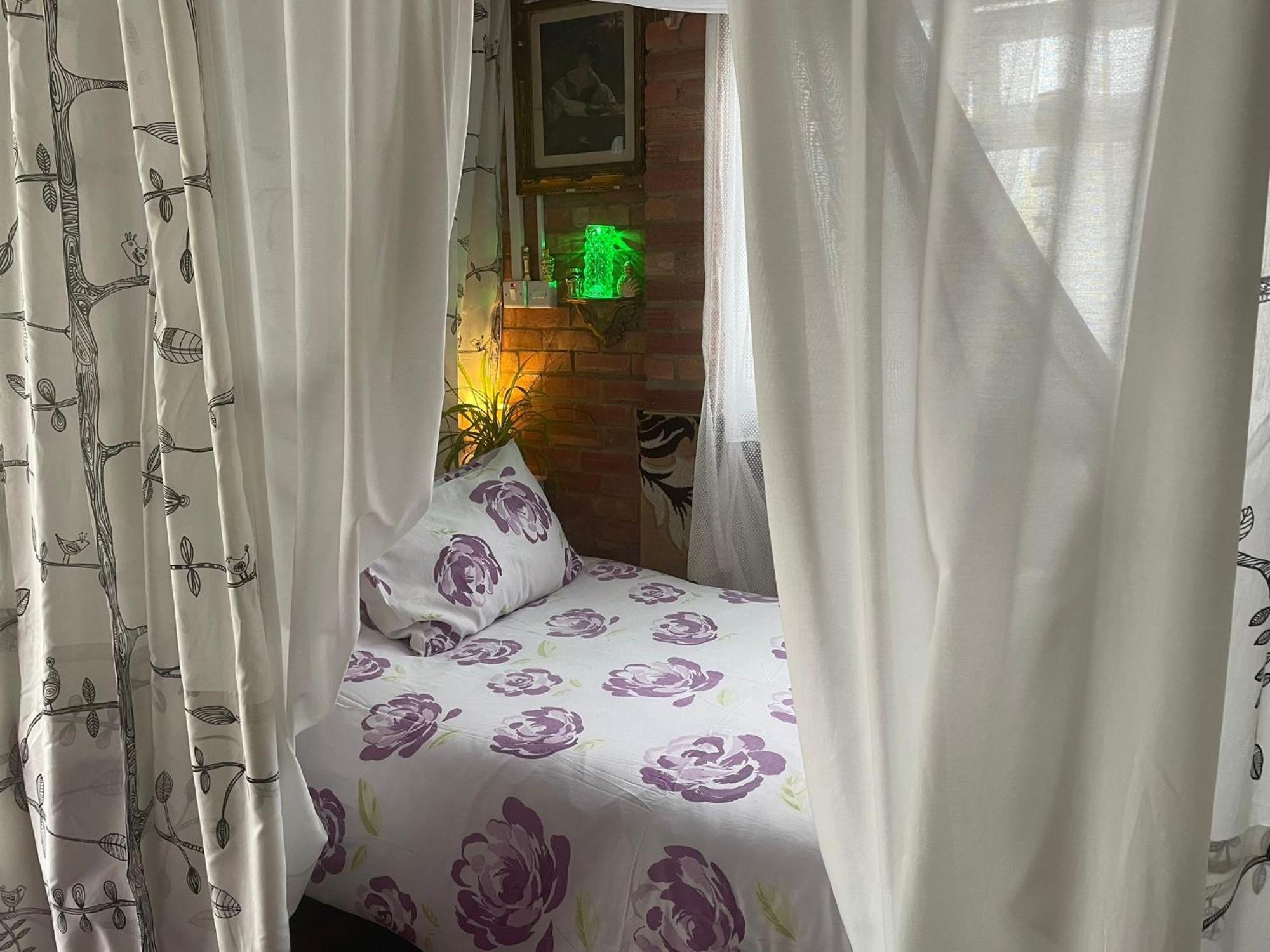 Jacaranda Bed and Breakfast East Grinstead Eksteriør billede